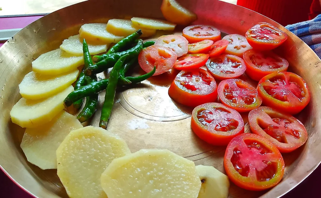 Non Oil Traditional Food: Paltoi or Irolpa. 2 Fresh ingredients for Paltoi, including potatoes.